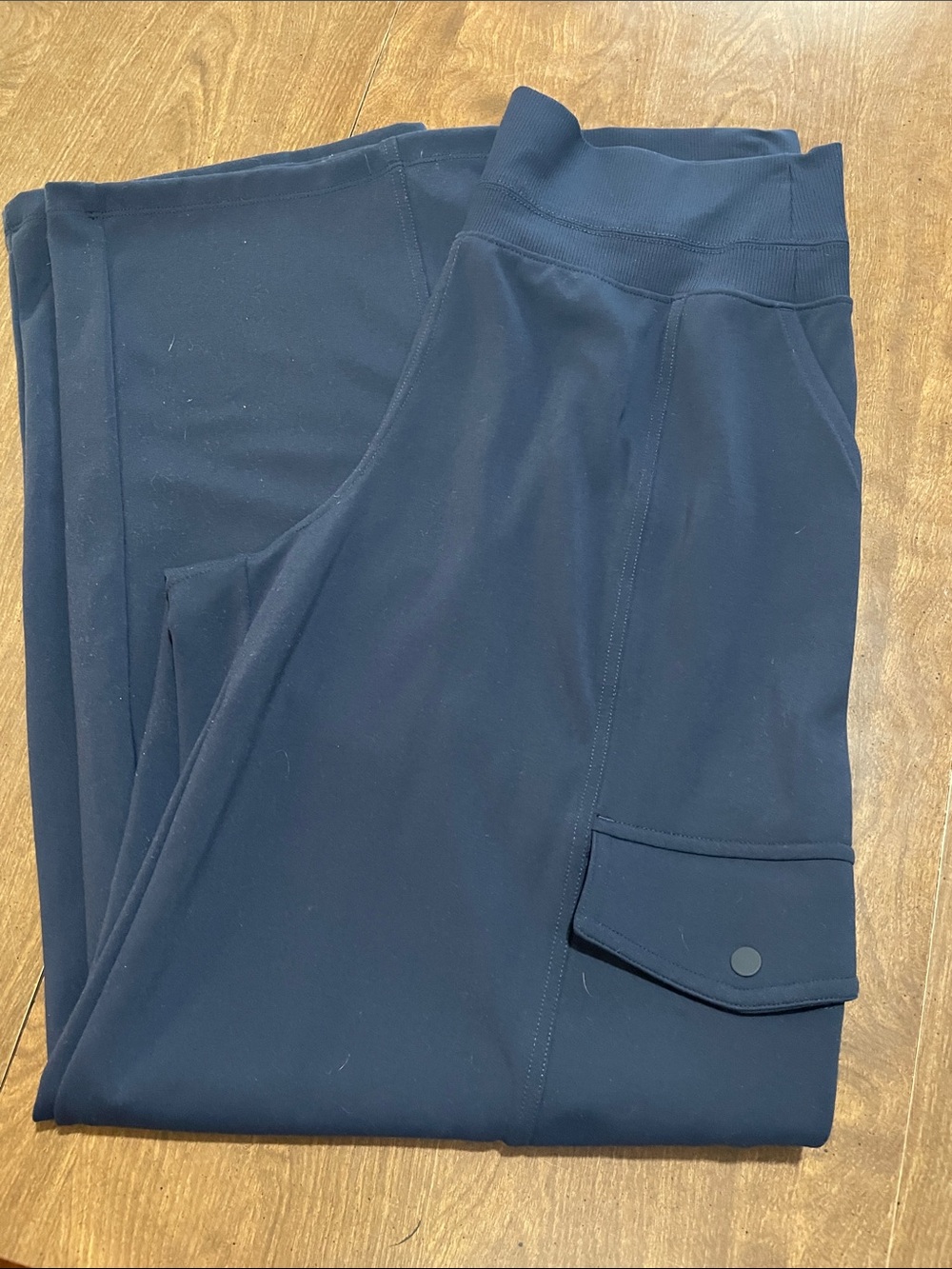 Athleta Venice Navy cargo pant size Medium